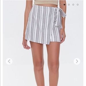 A lined skirt all over striped skirt